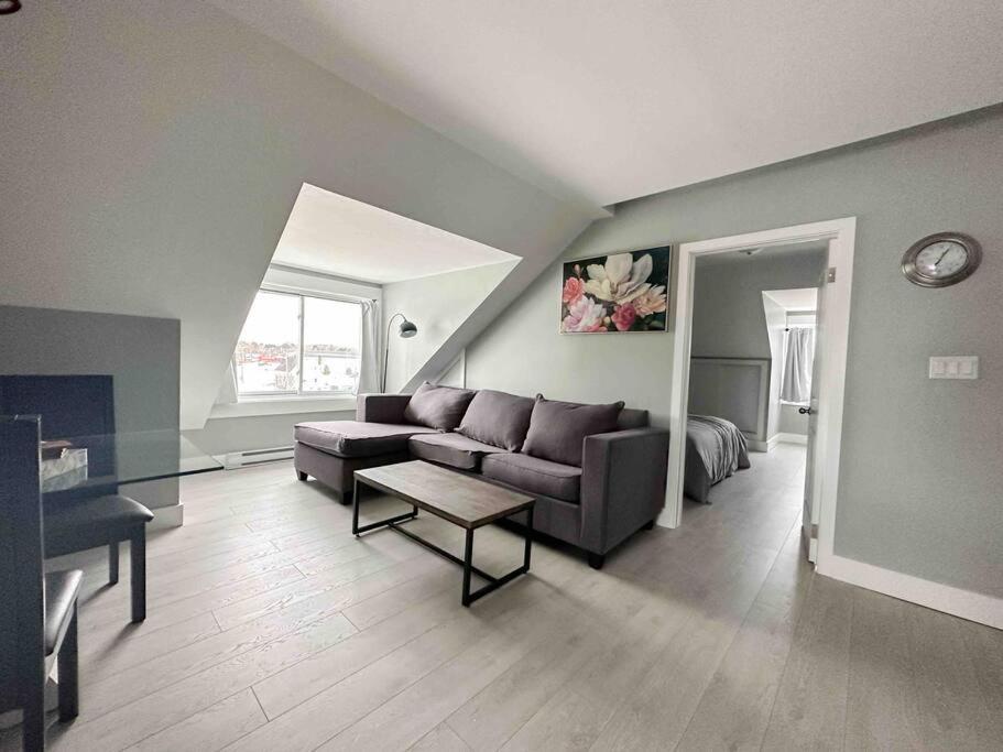 Unique Modern Luxury 2 Bedroom Apartment Rental Chapleau Exterior photo